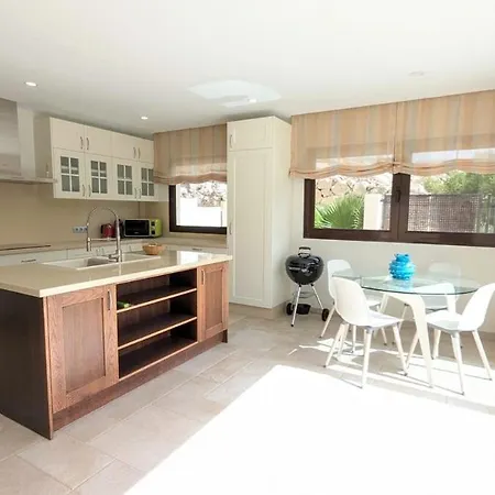 2 Bedroom With Heated Pool Вилла