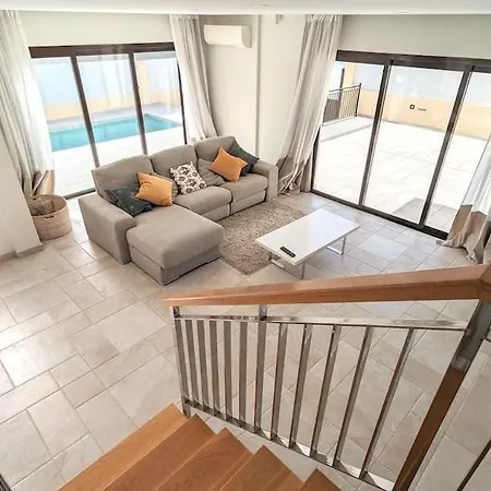 2 Bedroom With Heated Pool Βίλα *