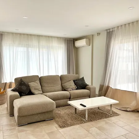 2 Bedroom With Heated Pool Βίλα